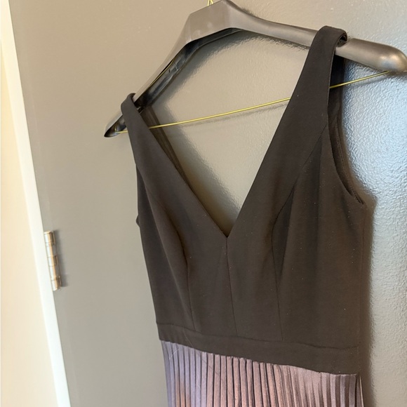 Betsy & Adam size 4 GUC Red Pleated V-Neck Maxi Dress- seee full description - Picture 4 of 16